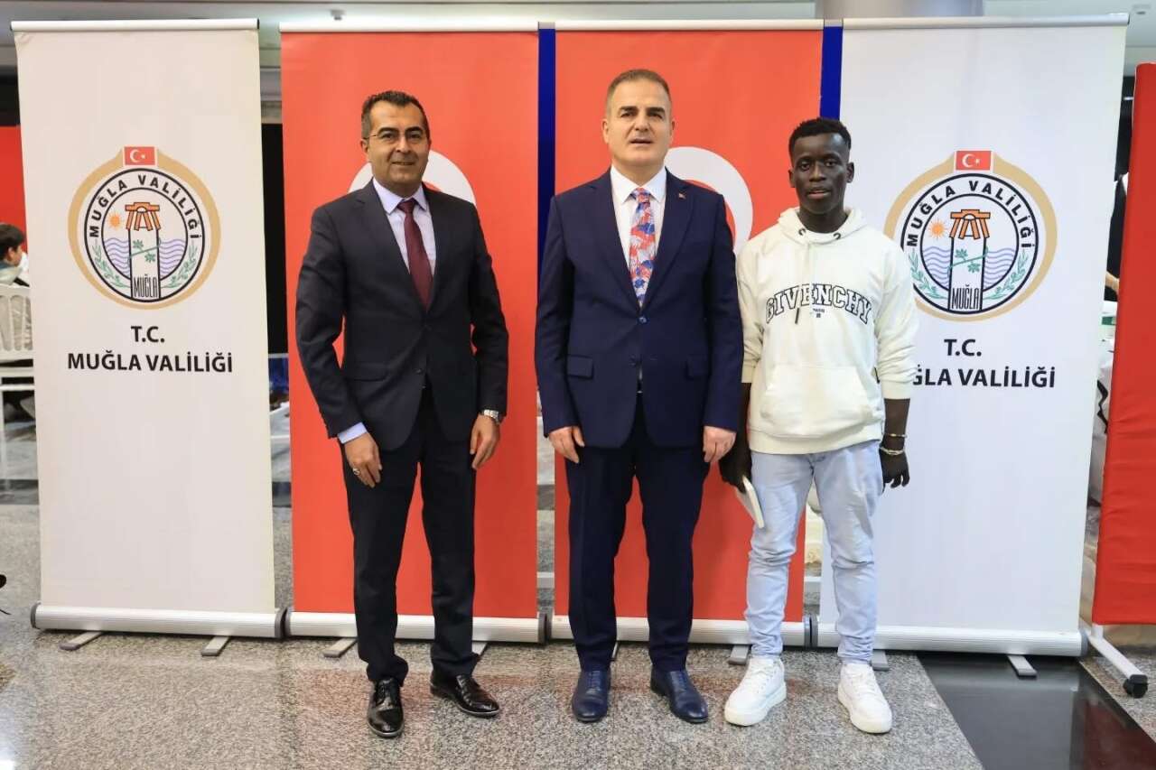 Vali Akbıyık, Yetim ve Devlet Korumasındaki Çocuklarla Gönül Sofrasında Buluştu 2